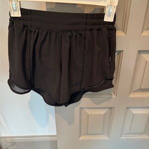 Lululemon shorts (hotty hots) 4 inch